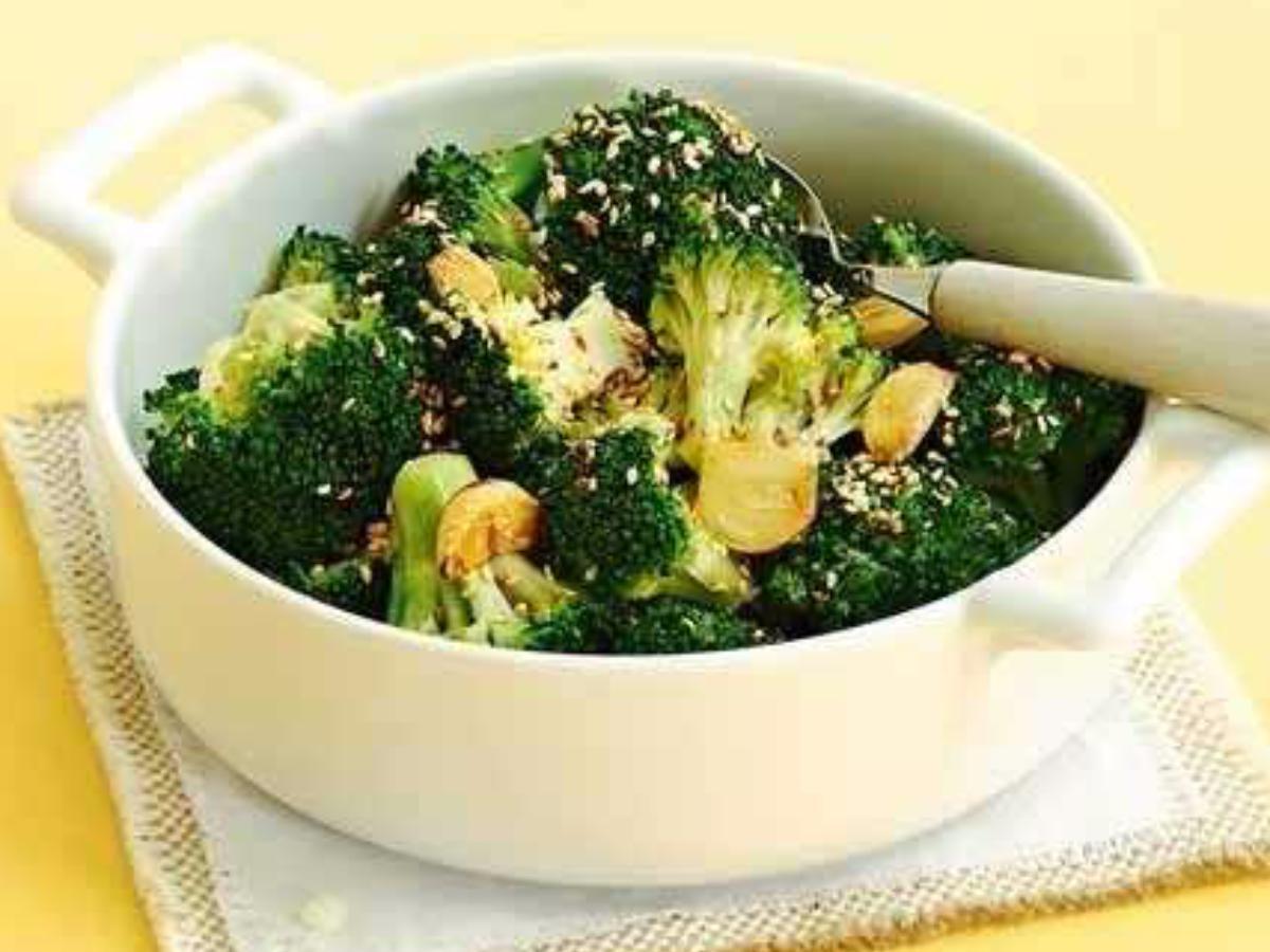 Broccoli with Hummus & Sesame Seeds