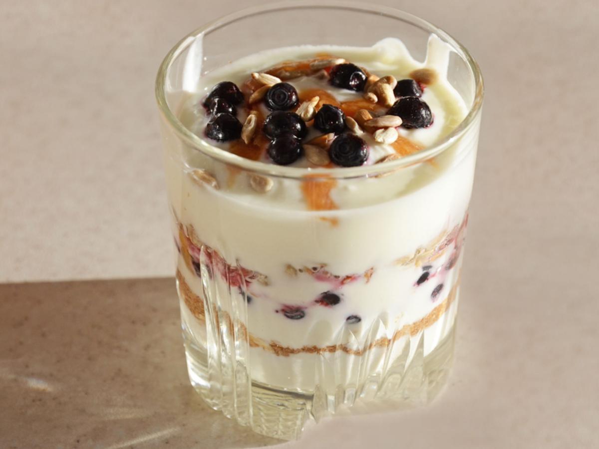 Yogurt with Blueberries, Sunflower Seeds, and Honey